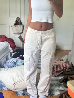 Women’s Brandy Melville Cargo Pants in Off-White